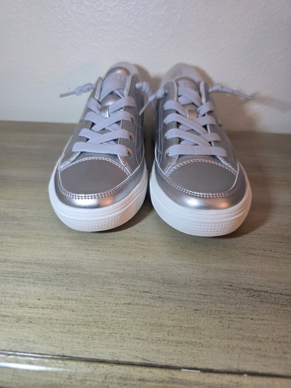 Skechers Metallic Silver Low-Top Lace-Up Sneakers 6 - Picture 6 of 7